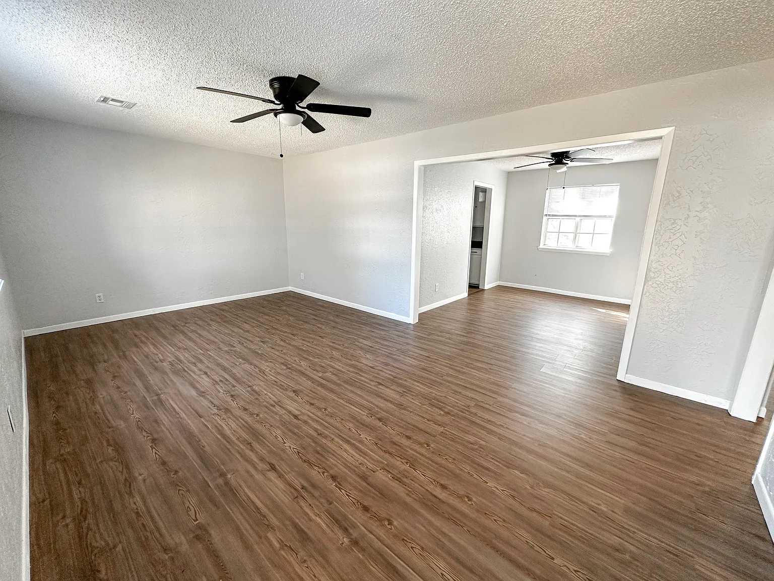 2 bed, 950 sqft, $1,100 — Photo 3
