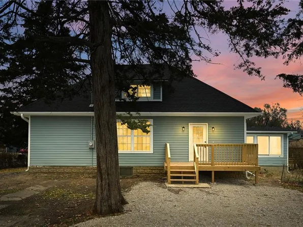 306 W 5th St, Holden, MO 64040