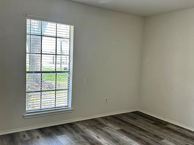 228 S Pearson Ln — Photo 16