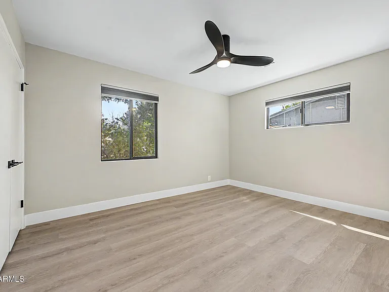 238 W Alice Ave — Photo 16