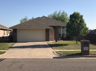 9412 Apple Dr, Midwest City, OK 73130