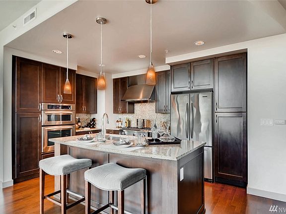 3rd image of 10610 NE 9th Pl Unit 2407