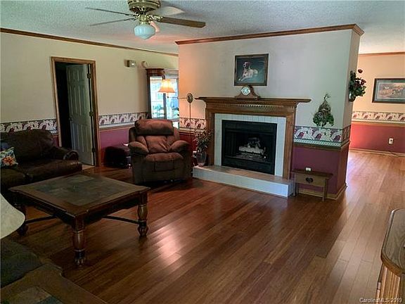 3rd image of 120 Stacybrook Dr SE