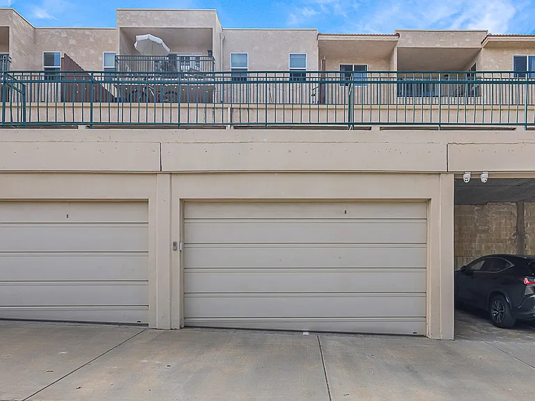 6441 Kanan Dume Rd — Photo 16