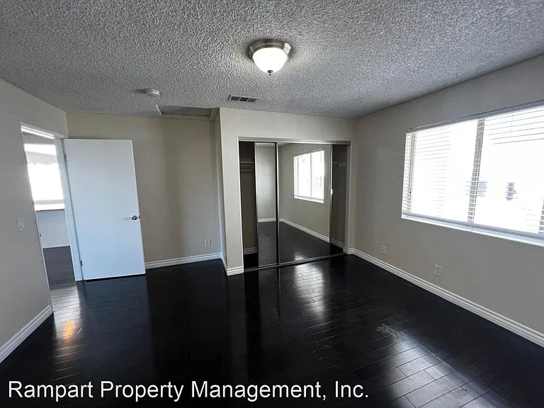 981 Everett St #5 — Photo 17