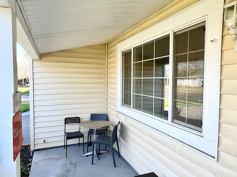 2436 Parkwood Dr — Photo 3