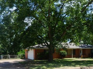 126 Brierwood Dr, Palestine, TX 75801