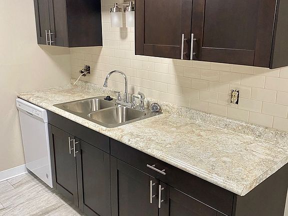 2nd image of 202 Williamsburg Dr APT 4