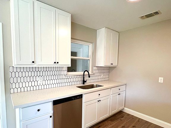 3rd image of 2809 N Turnbull Dr