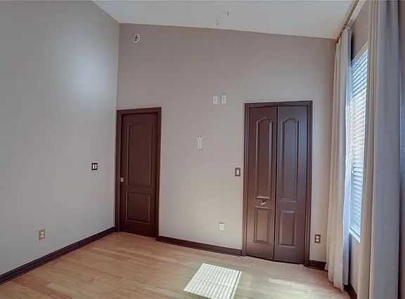 3rd image of 30 N Lawsona Blvd #30