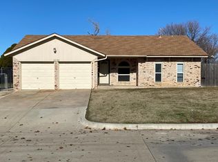 1029 SW 3rd St, Moore, OK 73160