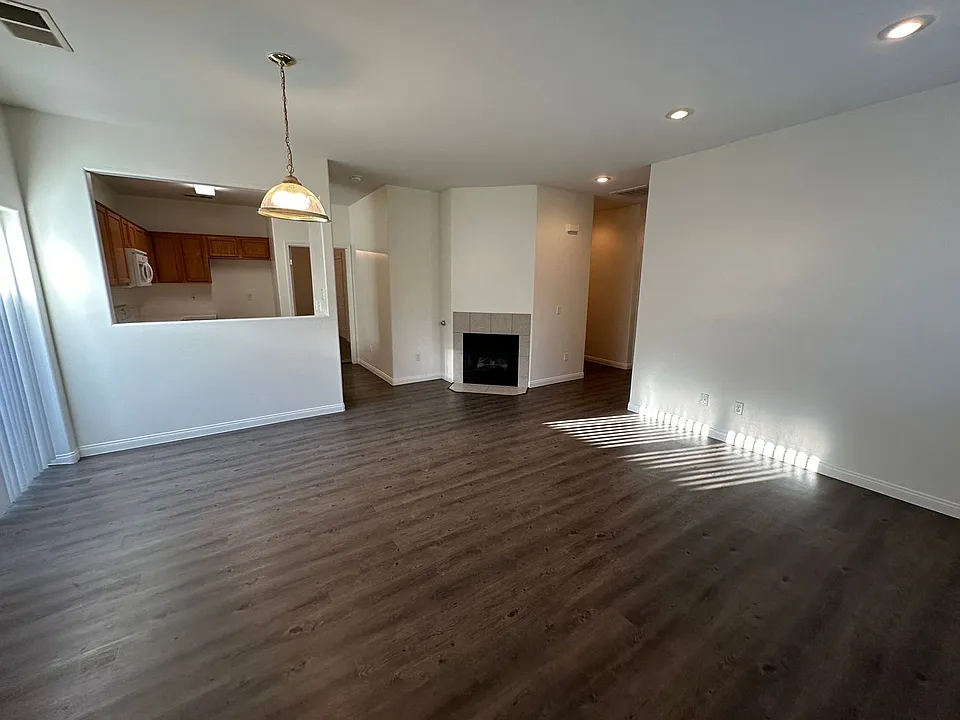 706 Orchid Dr
