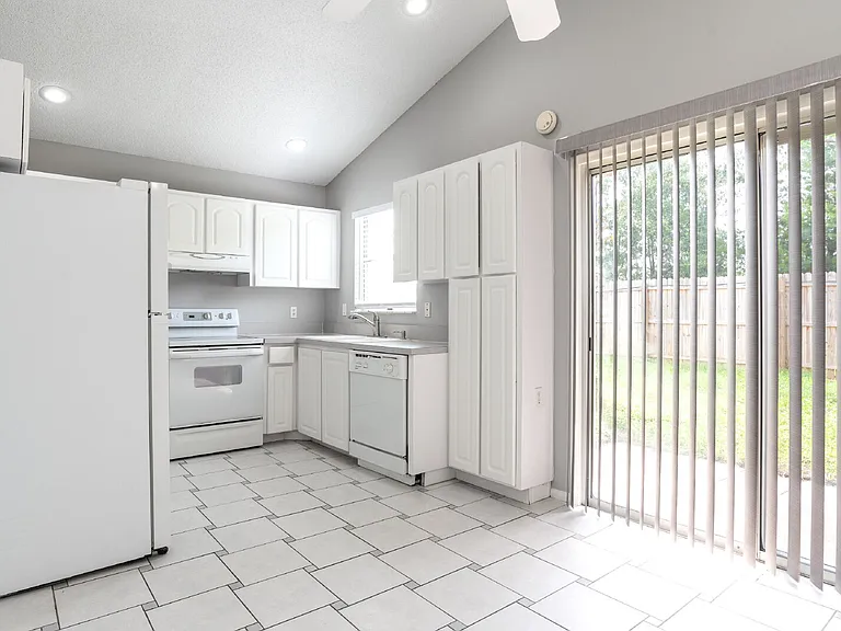 110 Riverraft Ct — Photo 21