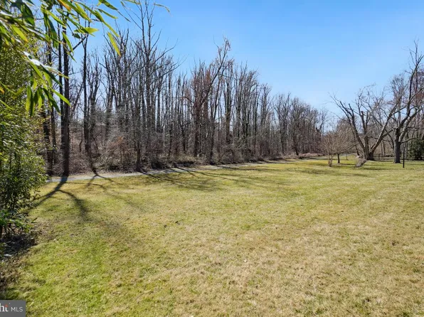 3526 Slade Run Dr, Falls Church, VA 22042