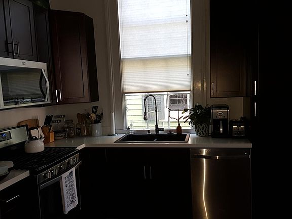 4th image of 1009 Marengo St