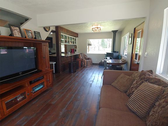 3rd image of 142 Hollopeter Rd