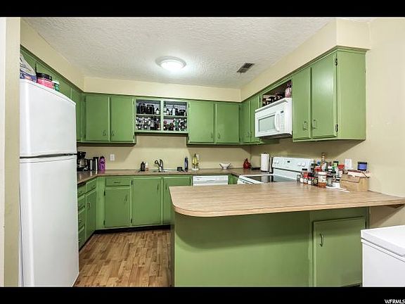 3rd image of 260 W Garden Park