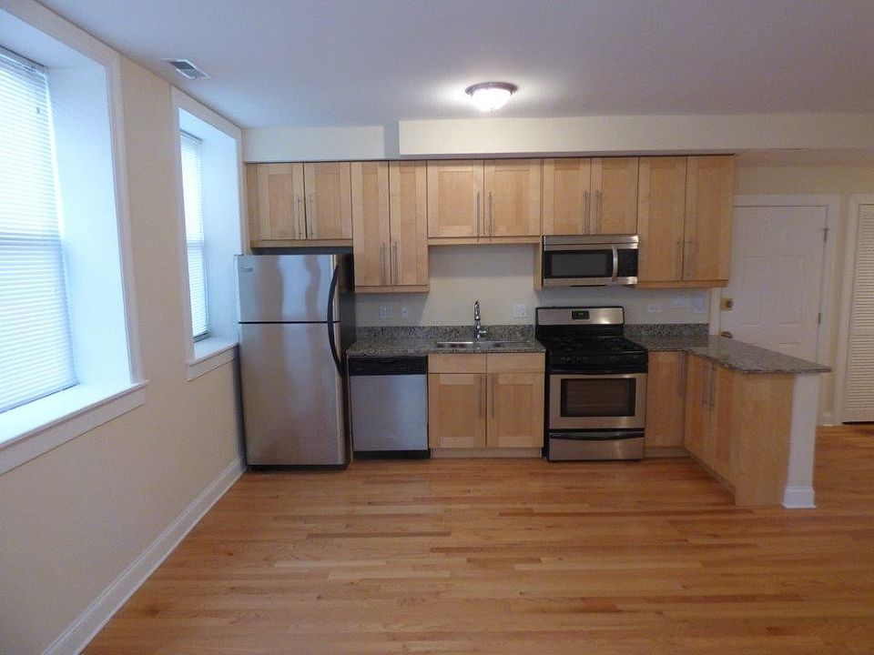 1st image of 1856 N Sawyer Ave #P-3