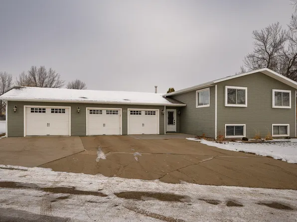 100 11th St NW, Beulah, ND 58523