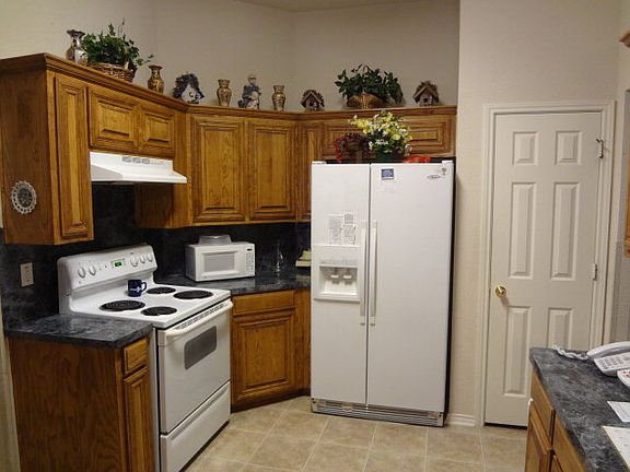 5th image of 1042 Segovia Cir