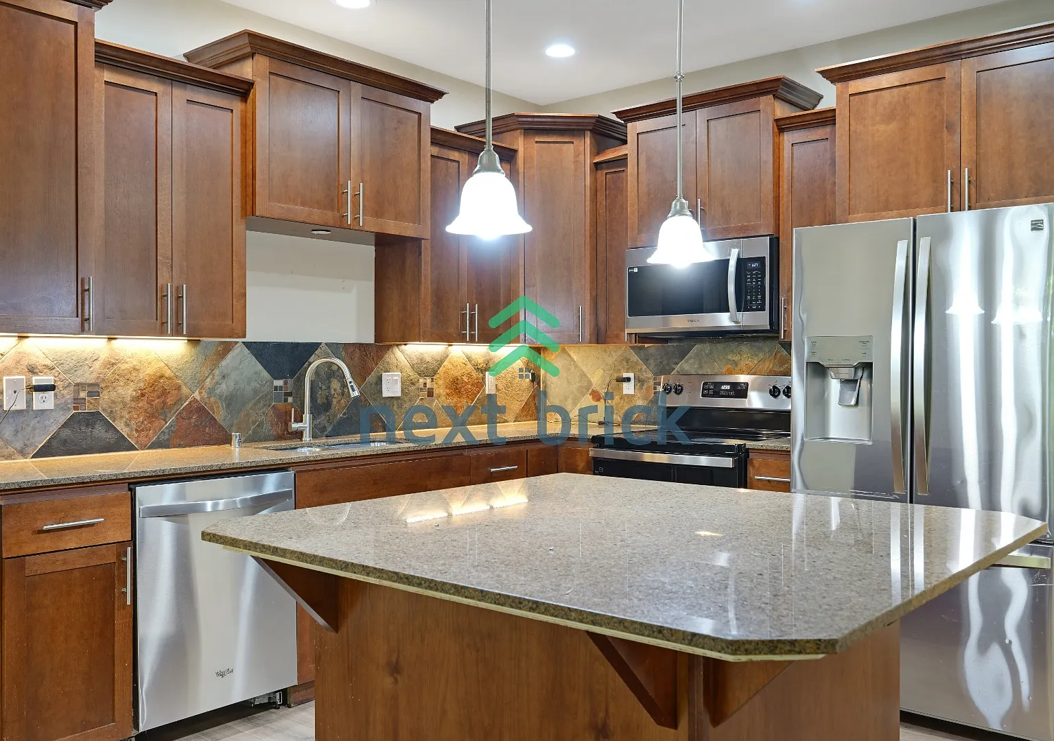 "Spacious 4-Bed Townhouse Retreat: 3.5 Baths & 2400 sq ft of Comfort in Auburn, WA!" — Photo 3