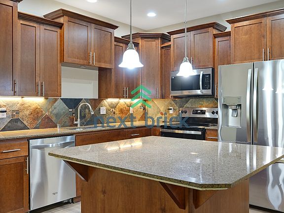 3rd image of 6110 Alexander Pl SE