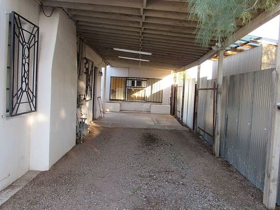 3rd image of 1802 N Dodge Blvd