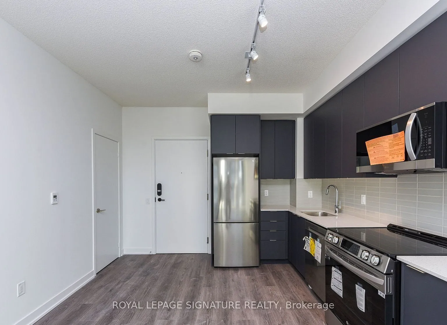 Stella Condos — Photo 1