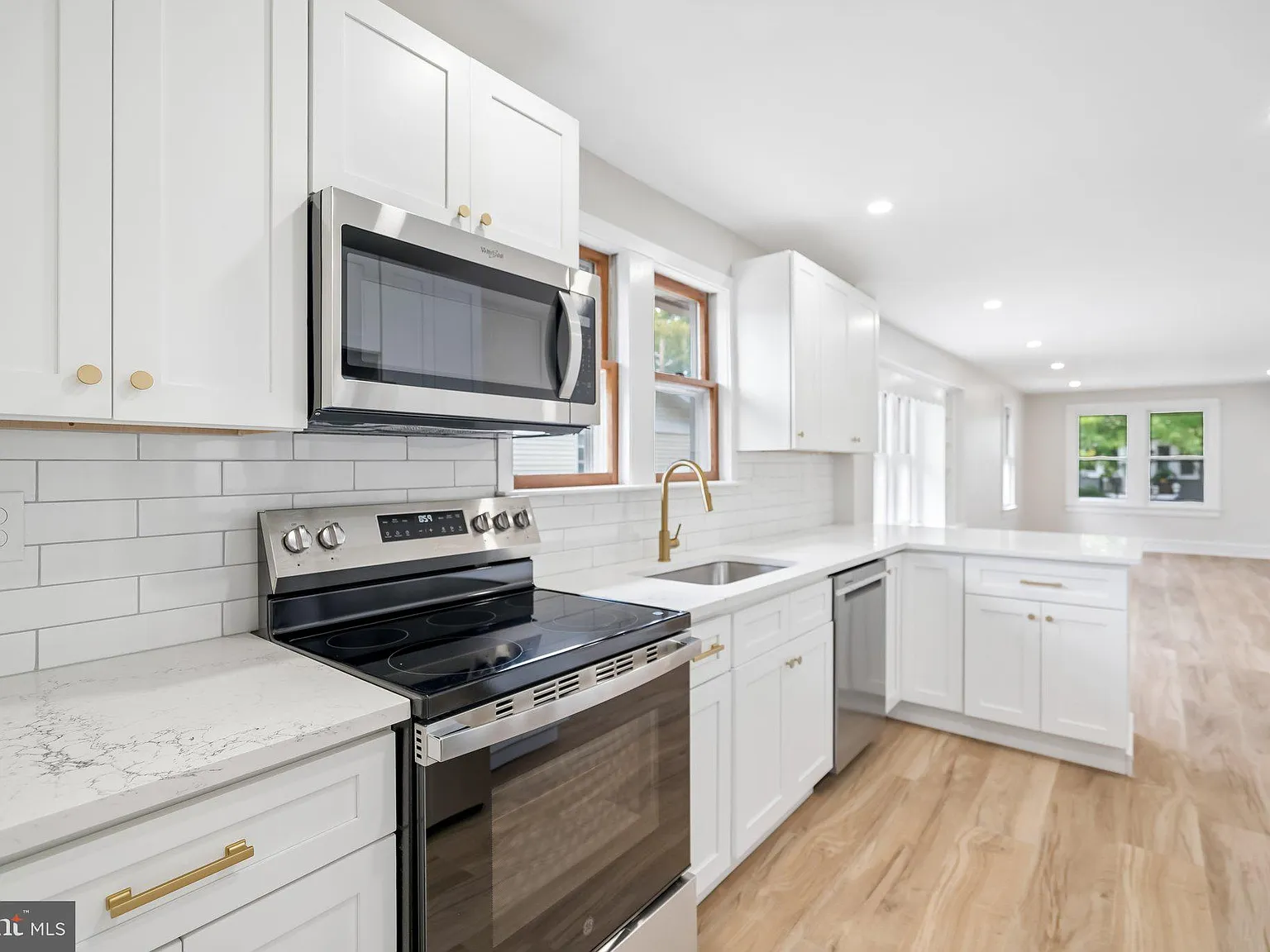 1 bed, 2.0 bath, 1601 sqft, $2,200 — Photo 3