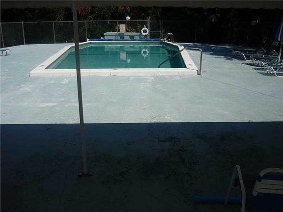 2nd image of 1601 NE 191st St #B404