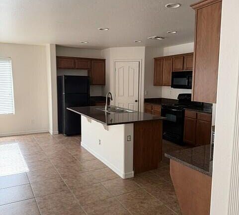 4th image of 887 W Desert Hills Dr