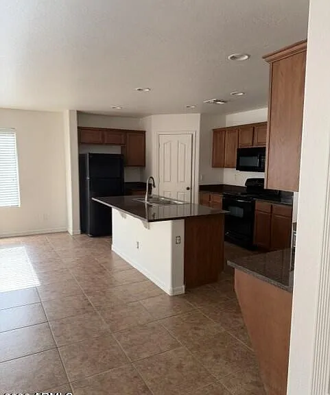 887 W Desert Hills Dr — Photo 4