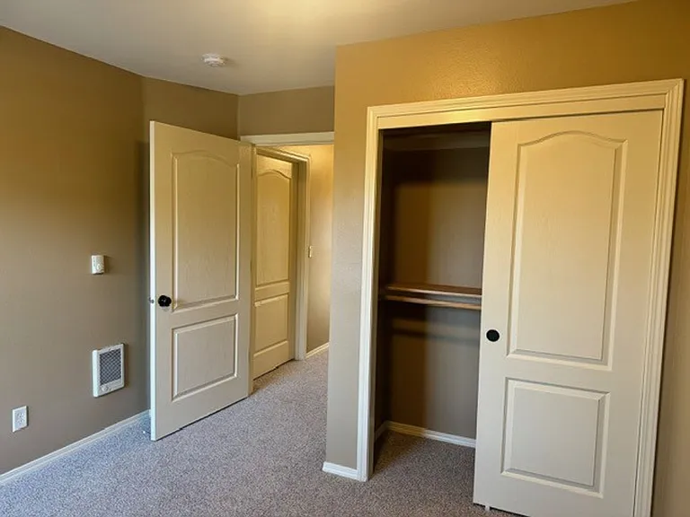 195-Santiam Village Apartments — Photo 20