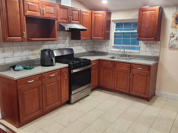 12369 135th St, South Ozone Park, NY 11420