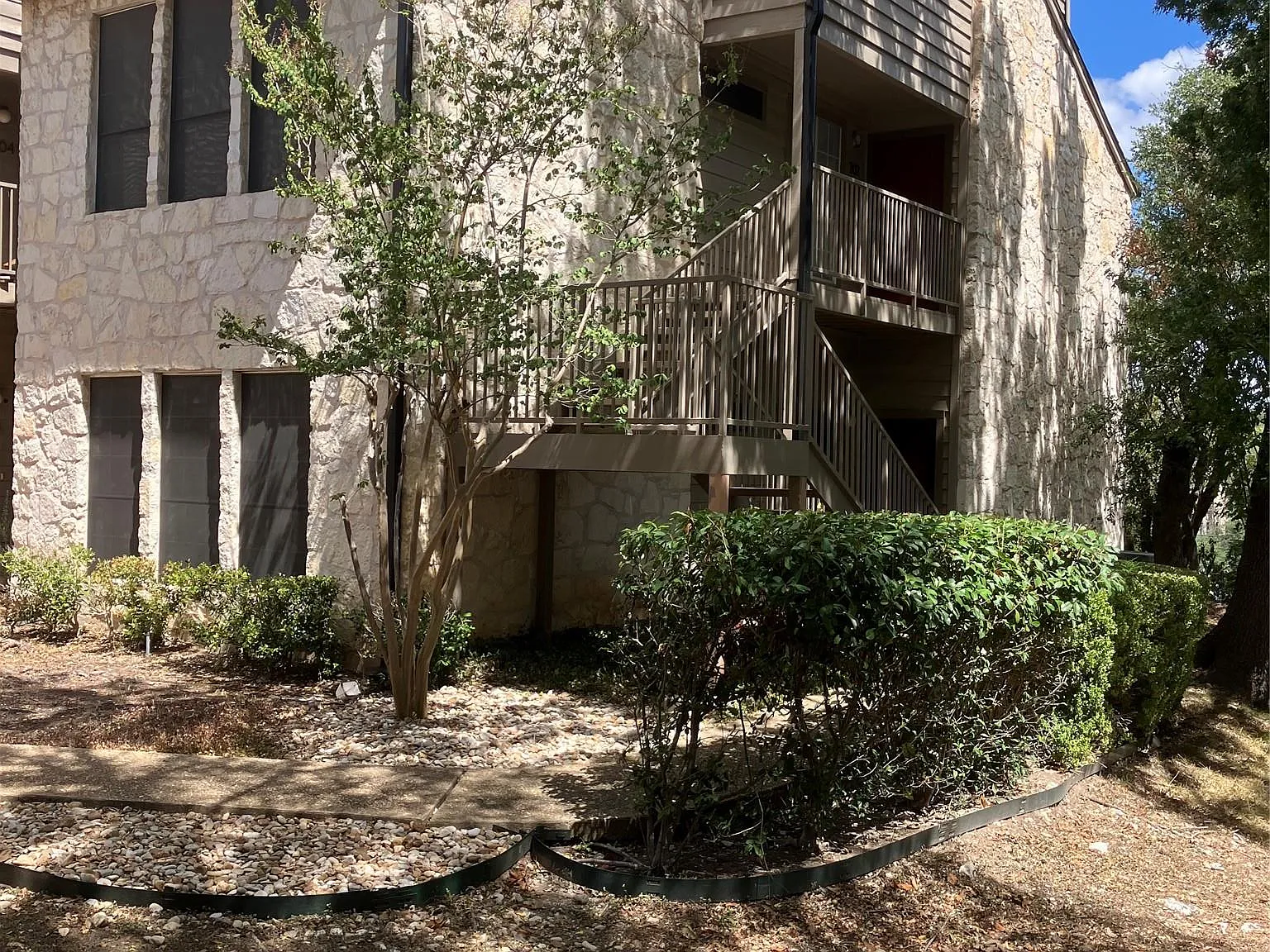 2 bed, 1.0 bath, 821 sqft, $1,595 — Photo 1