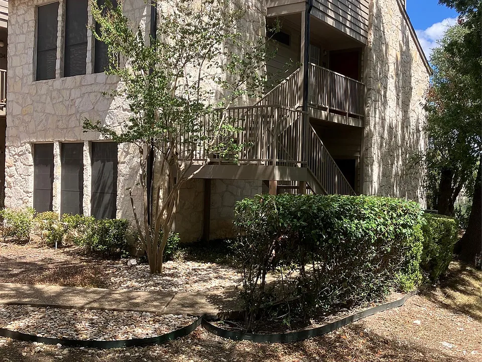 3809 Spicewood Springs Rd #202