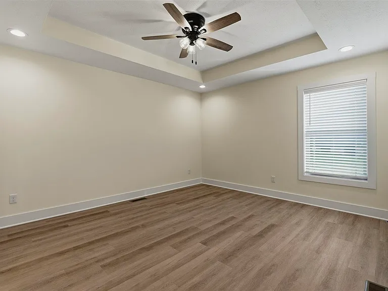 498 Tundra Ave — Photo 12