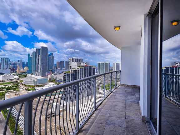 3rd image of 1750 N Bayshore Dr APT 4104