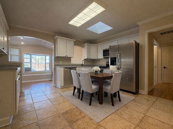 2nd image of 1067 Morningside Dr