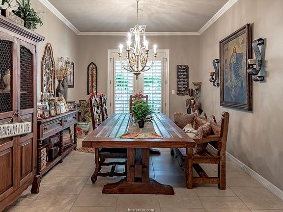4th image of 3917 Park Meadow Ln
