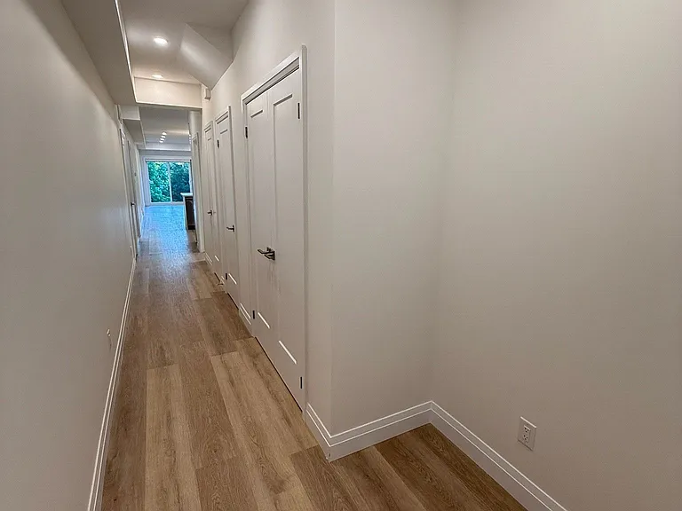 576B Guelph St — Photo 9
