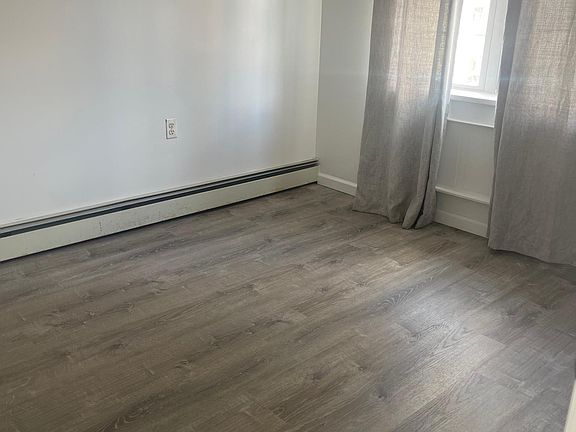 3rd image of 926 Fteley Ave Floor 2