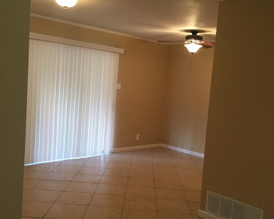 1st image of 7502 Village Oak Dr
