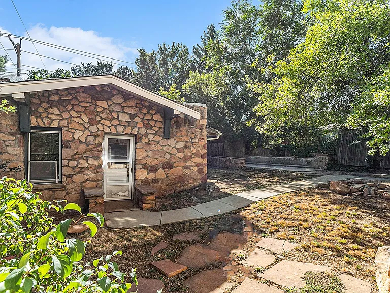 Available Now! The Cottage Secluded Oasis On University Hill — Photo 3