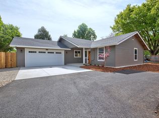 1131 SW Erica Dr, Grants Pass, OR 97526