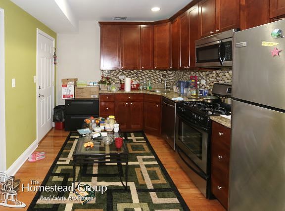4th image of 2320 W Arthur Ave APT 03