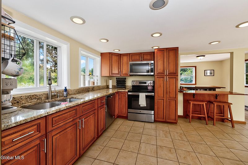 2nd image of 600 Riverview Road