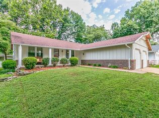 1563 Redcoat Dr, Maryland Heights, MO 63043