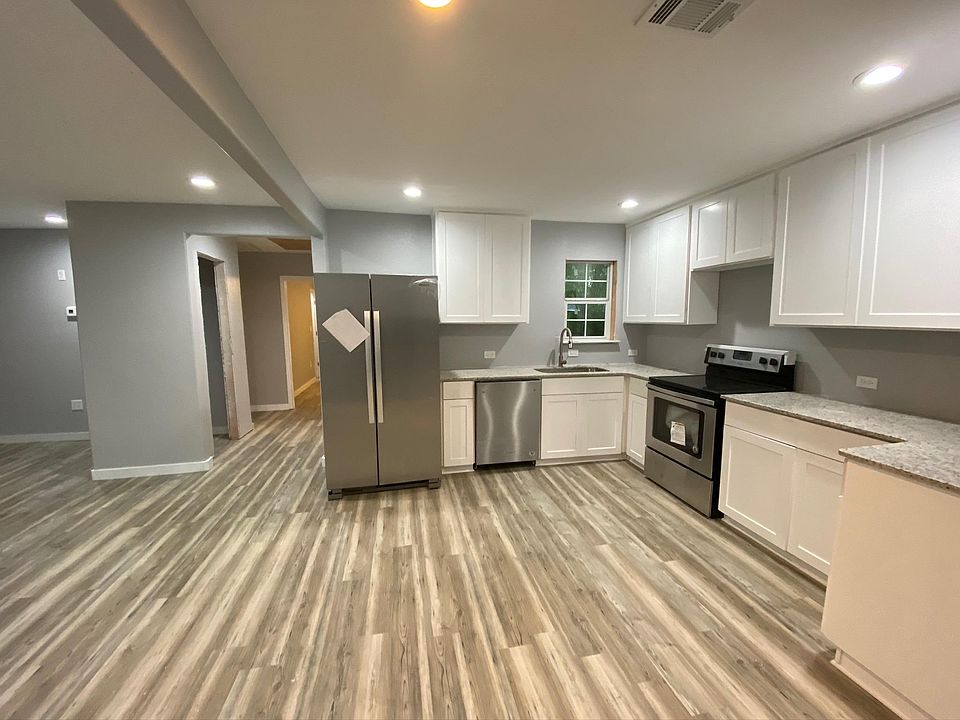 1st image of 105 W 14th Ave