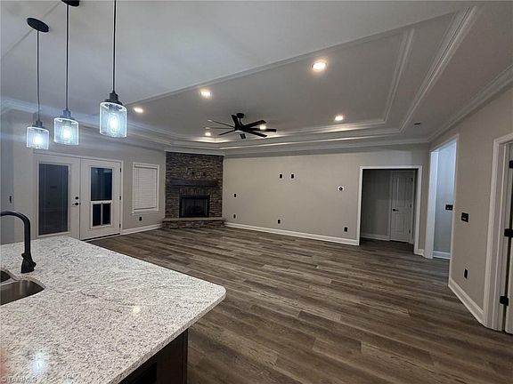 4th image of 2702 Ashcroft Dr